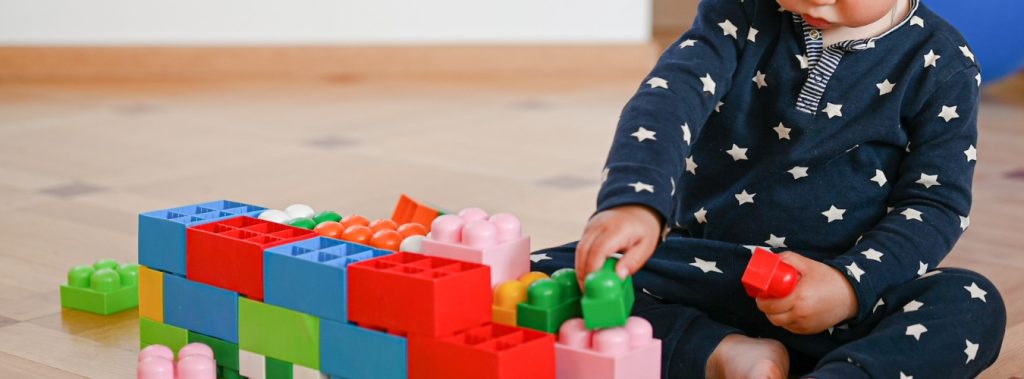develop independent kids with toys and lessons