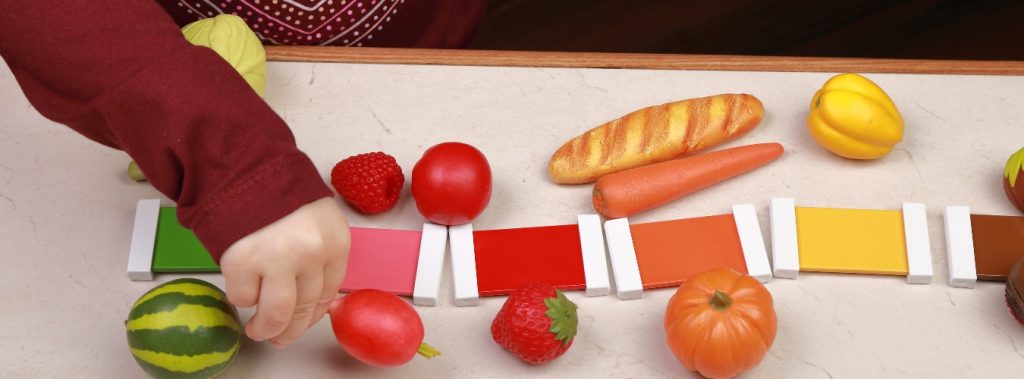 montessori toys with fruit and color can teach kids