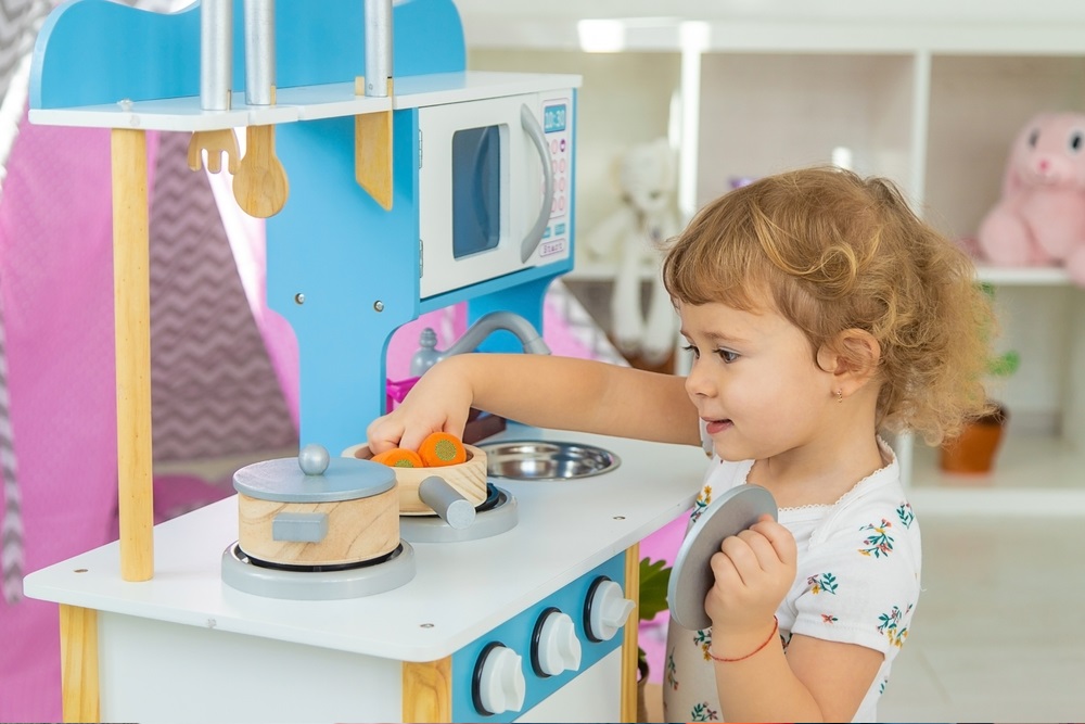 Cooking can be dangerous for kids - Pretend cooking is great for play